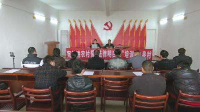 崇阳：“法律明白人”进乡村   让法治阳光照亮田间地头