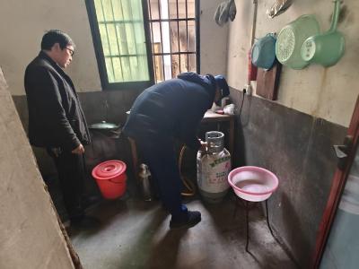 崇阳消防免费为困难家庭“烟火气”装上“安全锁”