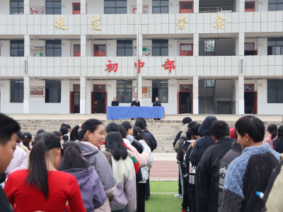 崇阳公安：法治宣传进校园  “警”心呵护伴成长