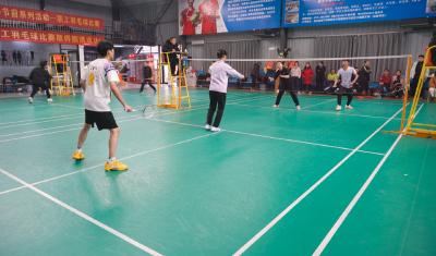 崇阳职工羽毛球赛圆满落幕
