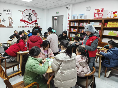 文化惠民暖寒冬   崇阳县图书馆点亮社区夜生活