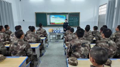 崇阳县白霓镇：禁毒宣传进校园  守护青春不迷航