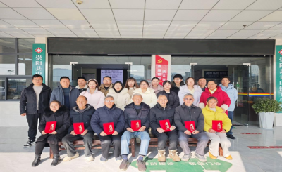 老村医荣退  大学生村医接力守护村民健康