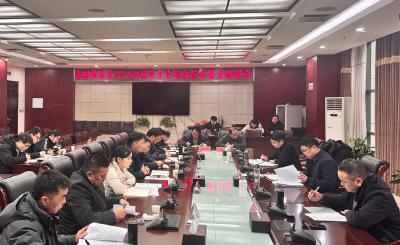 县委常委会召开2025年度民主生活会征求意见座谈会：广纳民智聚合力  务实建言促发展