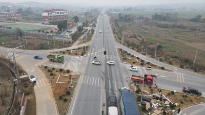 “电子警察”上岗、路灯已就位......106国道石城段交通安全再升级