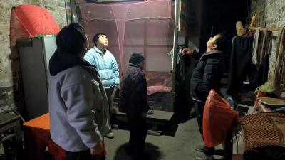 崇阳县白霓镇：“敲门行动”护平安   真情关爱“一老一小”