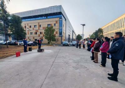 消防演练进融媒  共筑安全“防火墙”