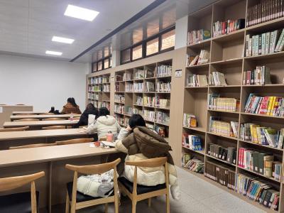 书香伴新春  崇阳县图书馆迎来阅读热潮