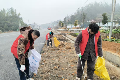 净环境保畅通  崇阳县路口镇“志愿红”在行动