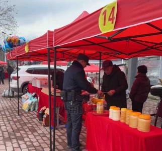 崇阳县高枧乡：新春赶大集   “平安年礼”带回家