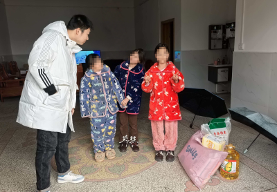 崇阳县青山镇：情暖童心  爱伴成长