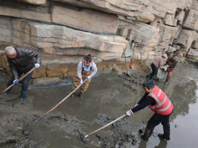 崇阳：清洁家园不停步 城管攻坚在行动