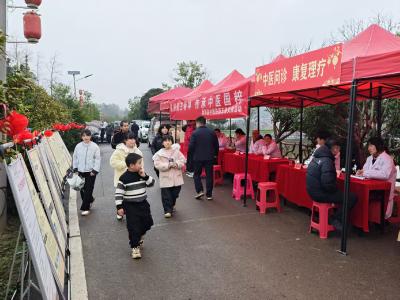赶大集送健康   崇阳县中医院爱心义诊走进铜钟乡
