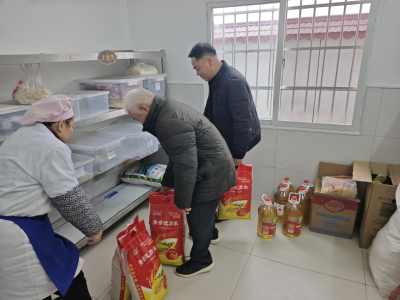 崇阳县石城商会为福利院老人送温暖