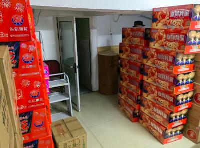 守好岁末“安全关”   崇阳多部门联合执法查获非法烟花爆竹76件