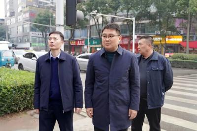 春节假期首日  徐望调研督导城区交通秩序、清洁卫生工作