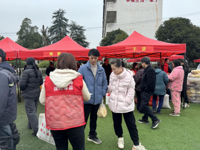 崇阳县港口乡：新春赶大集  禁毒护平安