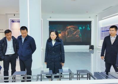 县领导调研企业用工保障工作