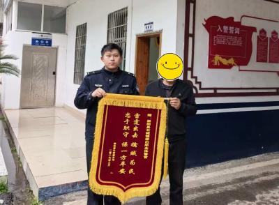 踏青挖笋起争执   民警暖心化干戈