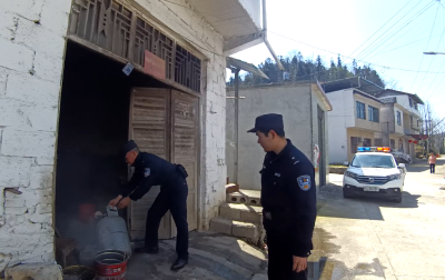 煤气罐着火！危急时刻“警”急救援