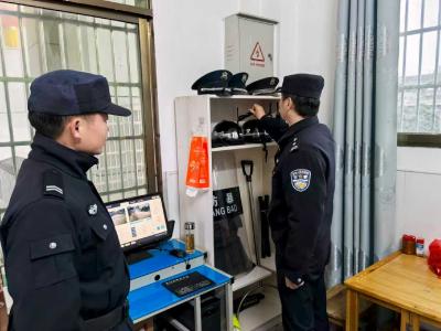 警心护学 平安同行 崇阳公安全力护航开学季