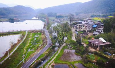 崇阳县茅井村：春染河岸，古桥藏韵醉流年