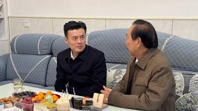 杨修伟走访慰问县级退休老干部