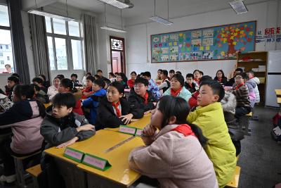 崇阳县实验小学：为新学期注入温暖的“心”能量