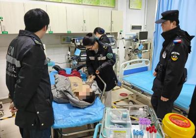 护学岗上演“生死时速”！崇阳公安紧急护送昏迷孩童脱险