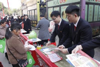 崇阳县人民法院开展“3·15”国际消费者权益日普法宣传活动