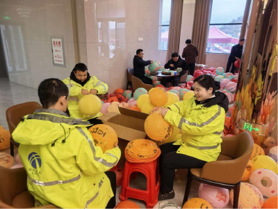 崇阳县路口镇：“灯”你来赶集   志愿守“路”安