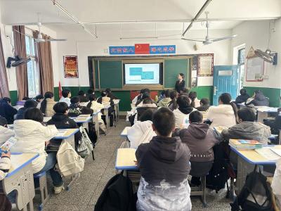 崇阳县白霓镇：禁毒宣传进校园   法治护航伴成长