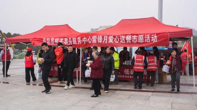 崇阳：暖心又“食”用！他们为外卖小哥、环卫工送上“热乎饭”和“节约经”