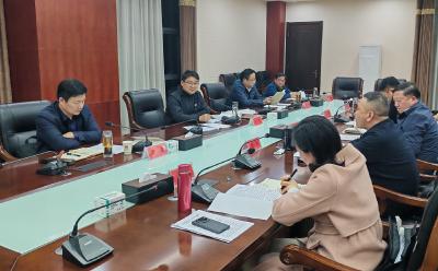 徐望主持县委理论学习中心组（扩大）3月份集体学习