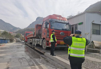 崇阳县靶向施策筑牢源头治超安全防线