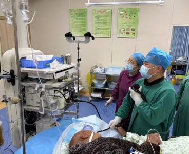 崇阳县人民医院成功为84岁老人取出深嵌食管鱼刺