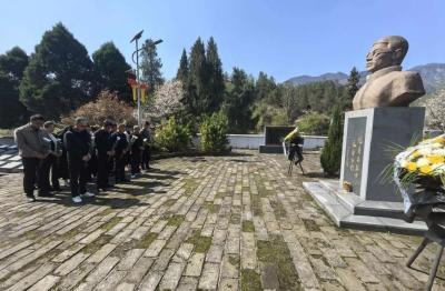 崇阳县港口乡卫生院：清明祭先烈  哀思慰忠魂