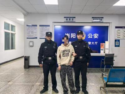 只是因为在人群中多看了你一眼......