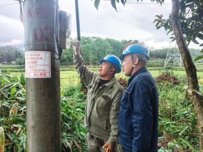 国网崇阳县供电公司开展春耕春灌、防汛用电及计量表计专项安全隐患排查