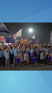 欢迎“神宝” 4月23日晚神农架战队抵达崇阳 热情球迷暖心迎接