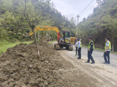 崇阳县开展公路安全隐患排查整治