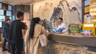 “楚超”热浪来袭  崇阳酒店餐饮行业人气爆棚