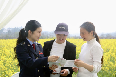 崇阳县税务局开启税收宣传月普法宣传活动