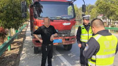 崇阳交警常态化开展道路交通违法专项整治