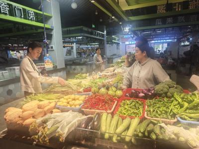 守护假日“菜篮子”   崇阳县香山市场保供稳价惠民生