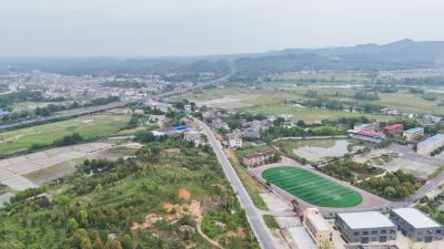 【聚焦重点项目建设】崇阳：“五一”奋战不停歇   国道攻坚筑坦途