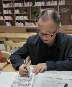 学无止境！崇阳七旬老人坚持阅读47年