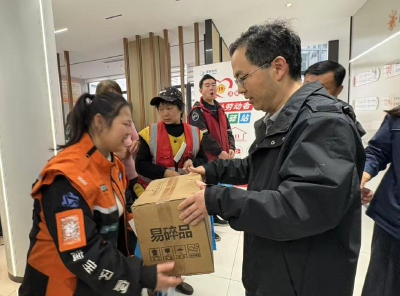爱心驿站里，崇阳县总工会“三重礼”致敬劳动者