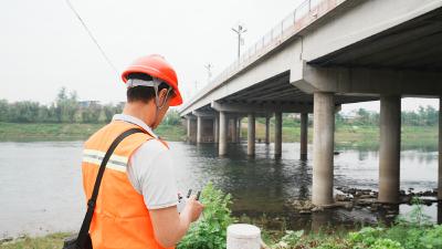 橙光映坦途——崇阳县公路事业发展中心防汛保畅纪实