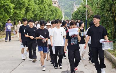 高考首日   崇阳4914名考生从容赴考